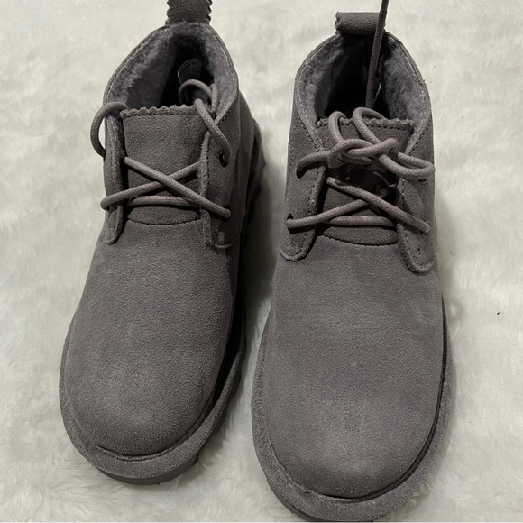 New! Bearpaw Skye grey suede Chelsea boot - Picture 4 of 6